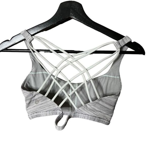 Lululemon Sports Bra 8 - Picture 2 of 3